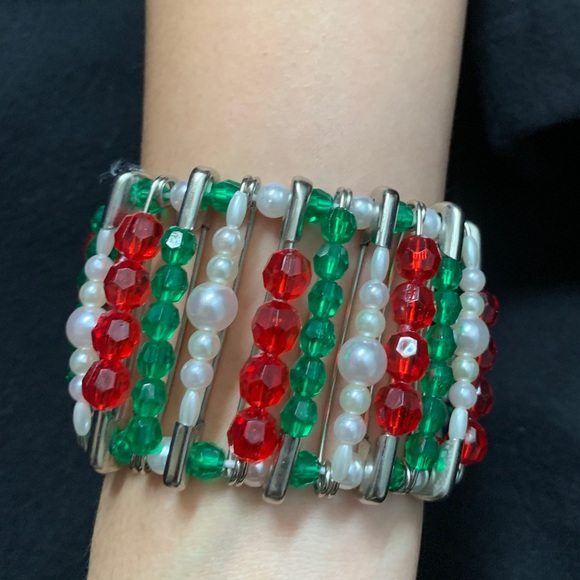 Unique beaded red,green, and white piece - Picture 2 of 3